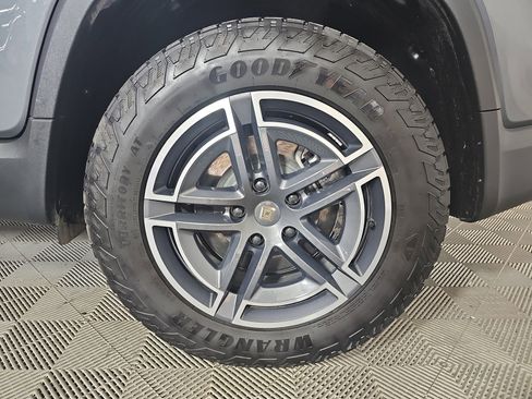 Used 2025 Rivian R1T Adventure image 10