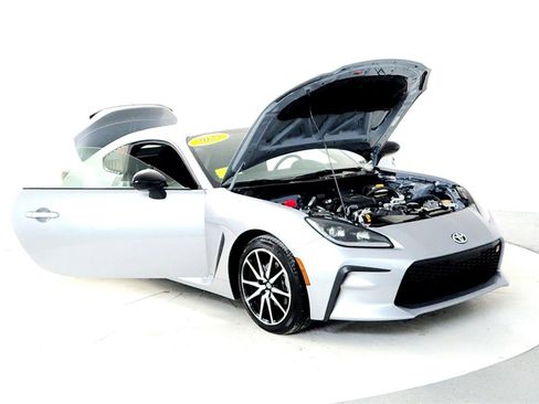 Certified 2025 Toyota GR86 w/ ALL Weather Mat Package (TMS) image 9