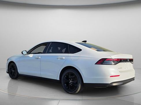 Used 2025 Honda Accord SE image 4