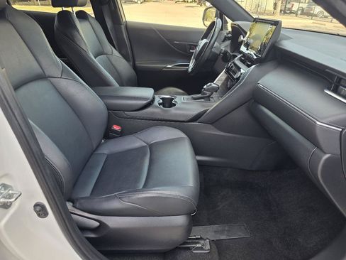 Used 2022 Toyota Venza XLE AWD/4WD image 12