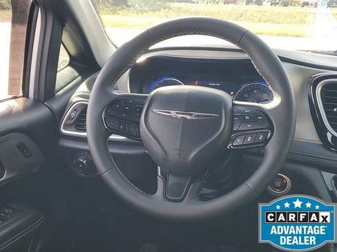 Used 2023 Chrysler Pacifica Limited w/ S Appearance Package image 26