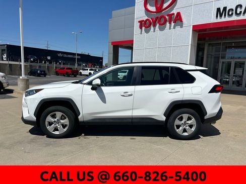 Used 2021 Toyota RAV4 XLE w/ Carpet Mat Package (TMS) image 11