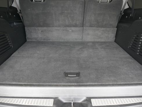 Used 2018 Chevrolet Suburban LT w/ Luxury Package AWD/4WD image 29