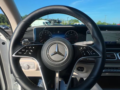 Used 2025 Mercedes-Benz GLE 350 4MATIC image 18