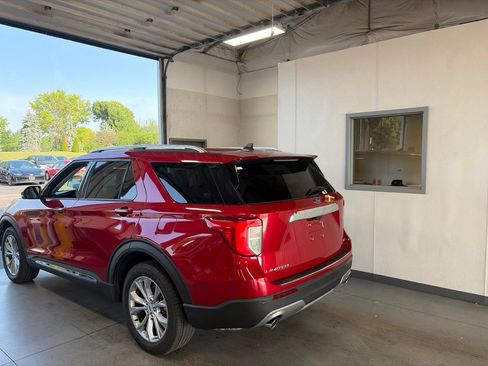 Used 2023 Ford Explorer Limited w/ Limited Technology Package AWD/4WD image 3