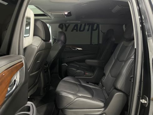 Used 2019 Cadillac Escalade ESV Luxury image 29