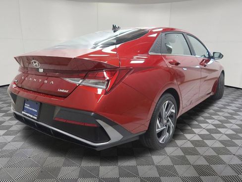 Used 2025 Hyundai Elantra Limited FWD image 8
