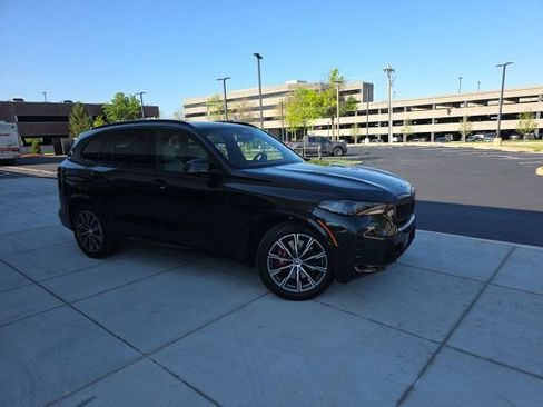 Used 2024 BMW X5 xDrive40i w/ M Sport Package AWD/4WD image 2