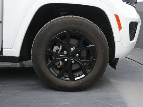 Used 2024 Jeep Grand Cherokee Altitude AWD/4WD image 37