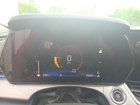 Used 2025 Chevrolet Trax LT w/ LT Convenience Package FWD image 4