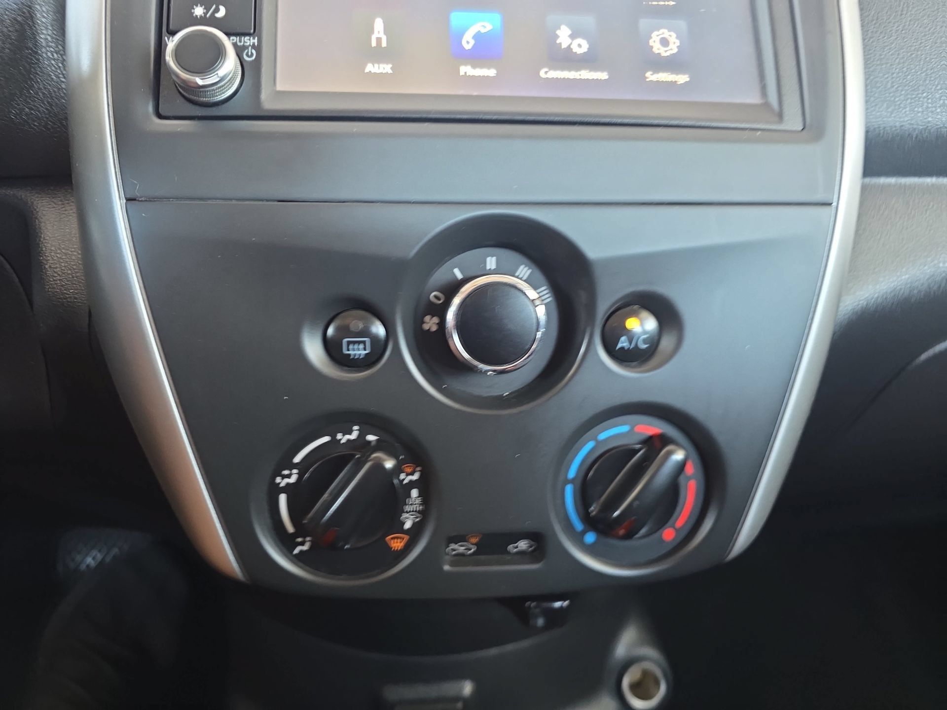 Used 2019 Nissan Versa SV FWD image 23