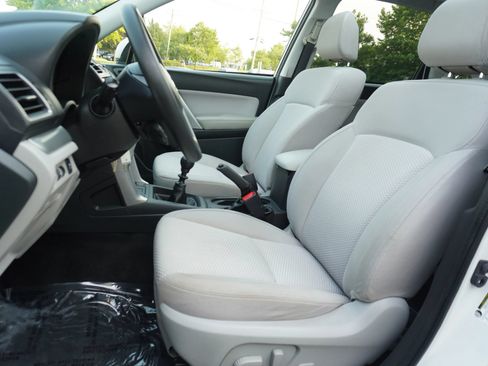 Used 2016 Subaru Forester 2.5i Premium AWD/4WD image 9