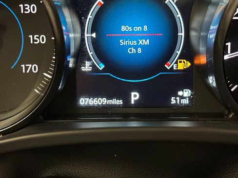 Used 2019 Jaguar F-PACE Premium image 35