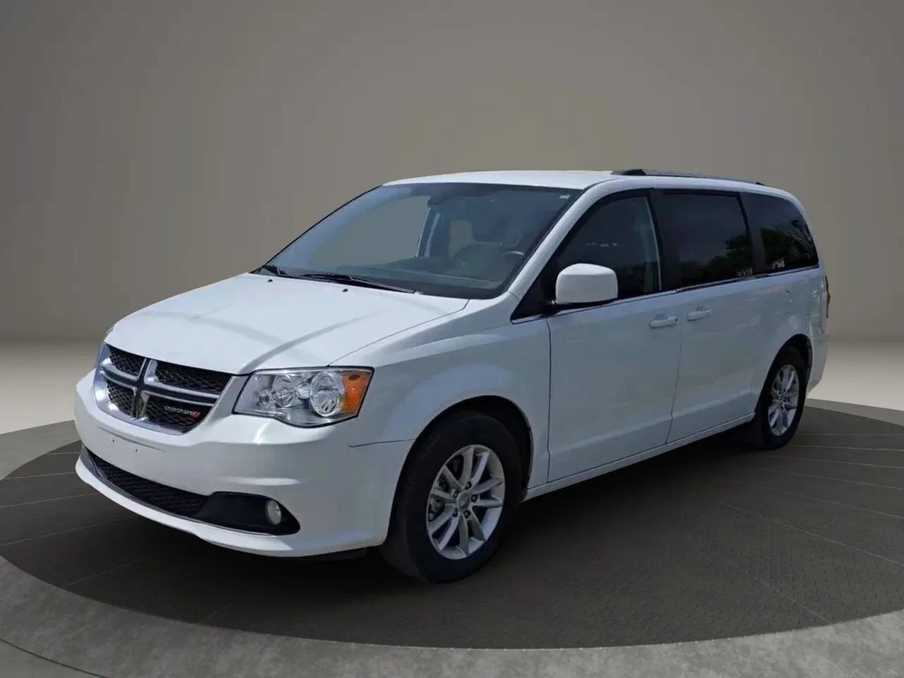 Used 2019 Dodge Grand Caravan SXT FWD image 3