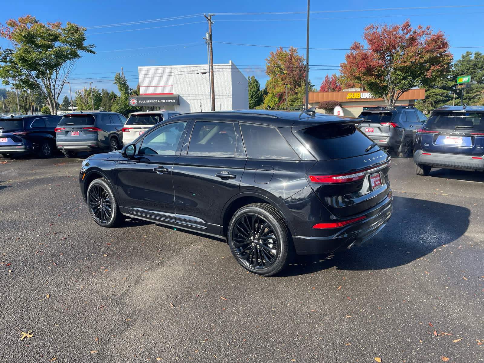 Used 2025 Lincoln Corsair Reserve w/ Equipment Group 202A AWD/4WD image 3