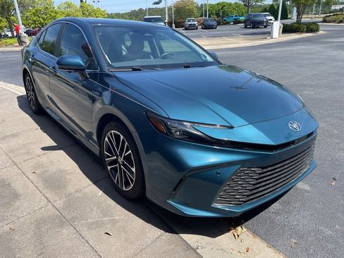 Used 2025 Toyota Camry XLE w/ Premium Plus Package image 2