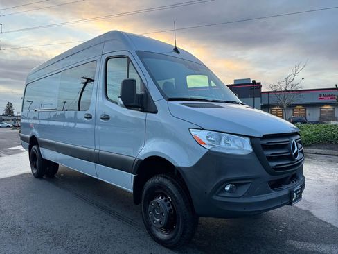 Used 2021 Mercedes-Benz Sprinter 3500 image 2