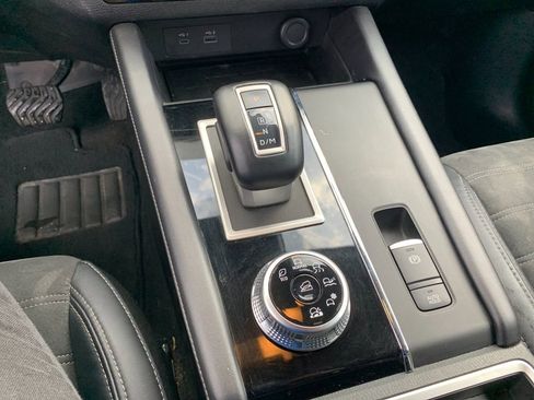 Used 2023 Mitsubishi Outlander SE image 28