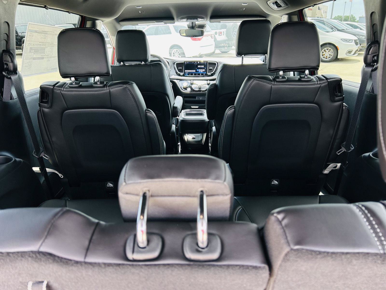 New 2027 Chrysler Pacifica Select FWD image 29