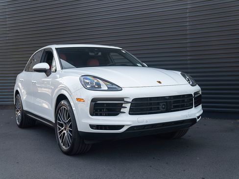 Certified 2023 Porsche Cayenne AWD/4WD image 25