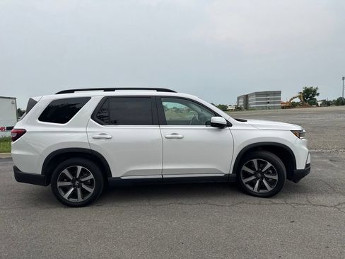 Used 2025 Honda Pilot Touring image 13