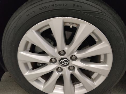 Used 2019 Toyota Camry LE FWD image 31