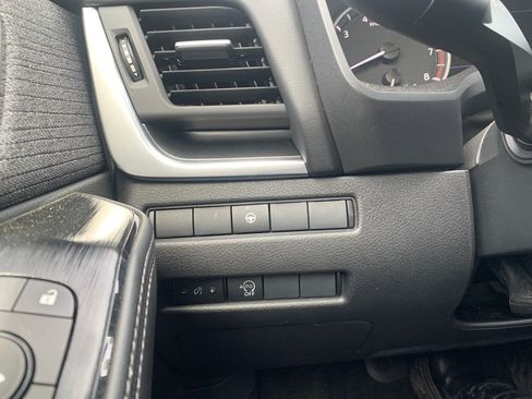 Used 2023 Nissan Rogue SV image 19