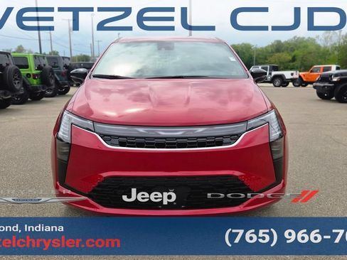 New 2027 Chrysler Pacifica Select AWD/4WD image 2