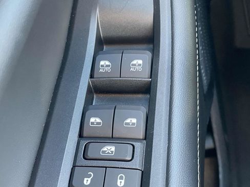 Used 2023 Jeep Grand Cherokee Altitude image 12