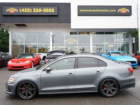 Used 2017 Volkswagen Jetta GLI image 2