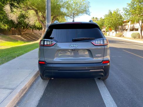 Used 2020 Jeep Cherokee Latitude Plus FWD image 11