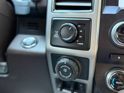 Used 2018 Ford F150 King Ranch w/ Equipment Group 601A Luxury AWD/4WD image 30