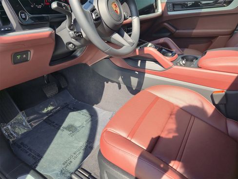 New 2025 Porsche Cayenne E-Hybrid image 17