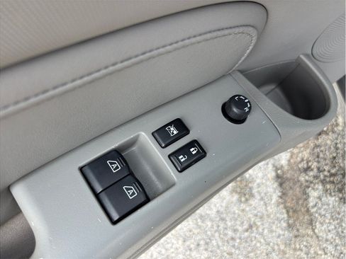 Used 2009 Nissan 350Z Touring RWD image 18