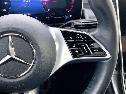 Used 2024 Mercedes-Benz GLC 300 4MATIC image 25