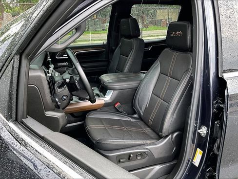 Used 2024 Chevrolet Silverado 1500 High Country w/ High Country Premium Package AWD/4WD image 24
