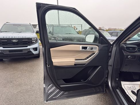 Certified 2023 Ford Explorer Limited w/ Equipment Group 301A image 17