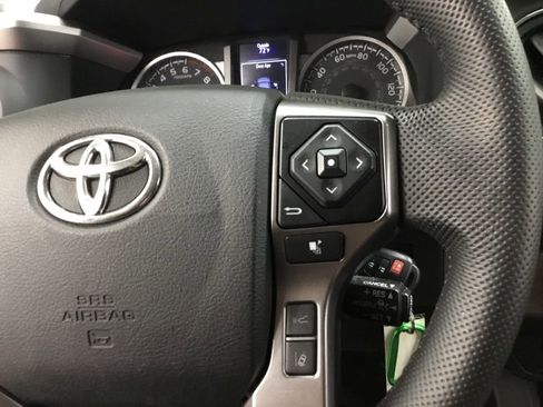 Used 2022 Toyota Tacoma SR5 AWD/4WD image 28
