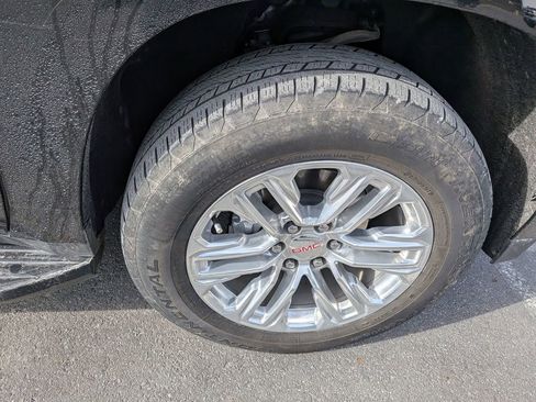 Used 2023 GMC Yukon XL SLT w/ SLT Premium Package image 12