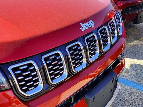 Used 2025 Jeep Compass Limited image 4