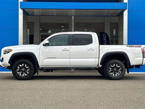 Used 2020 Toyota Tacoma TRD Off-Road image 9