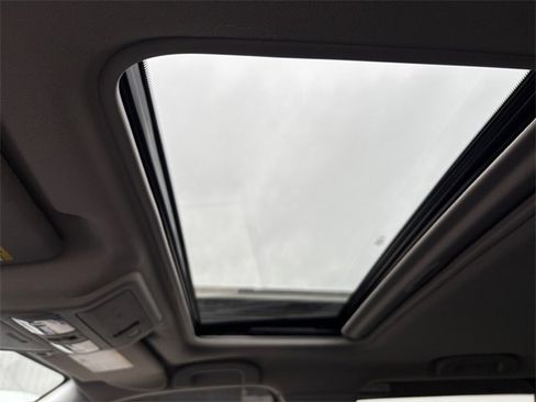 Used 2025 Nissan Frontier SL image 22