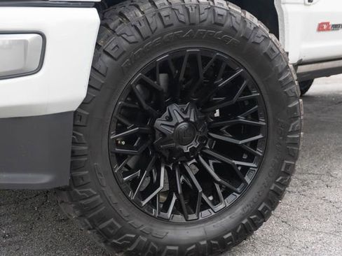 Used 2024 Ford F250 Platinum AWD/4WD image 2