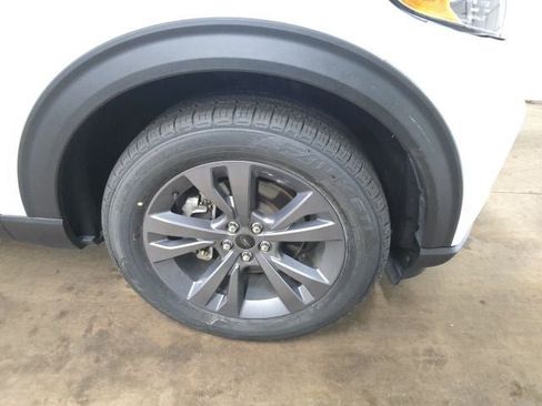 Used 2023 Ford Explorer XLT w/ Equipment Group 202A AWD/4WD image 2