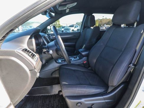 Used 2018 Jeep Grand Cherokee Laredo image 14