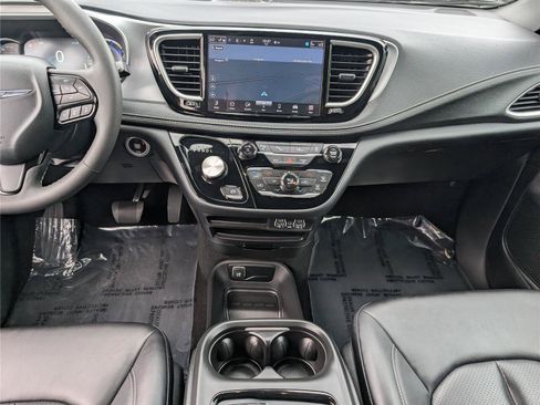Used 2024 Chrysler Pacifica Limited FWD image 20