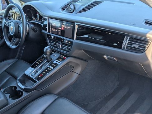 Used 2024 Porsche Macan image 17