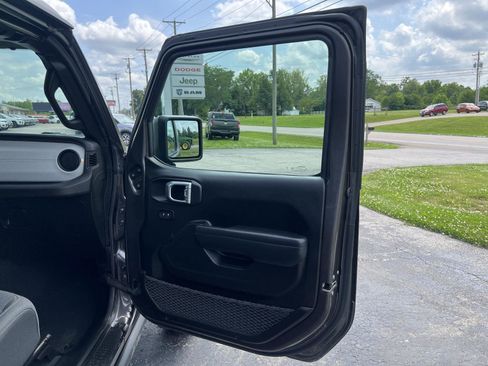 Used 2025 Jeep Wrangler Unlimited Sport AWD/4WD image 34