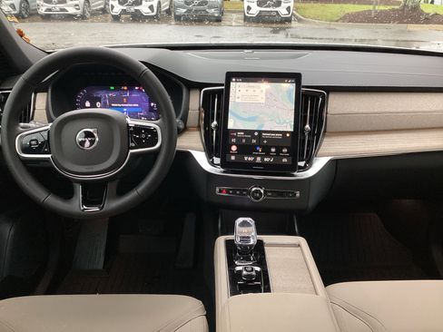 Used 2026 Volvo XC90 B6 Plus w/ Protection Package Premier AWD/4WD image 18