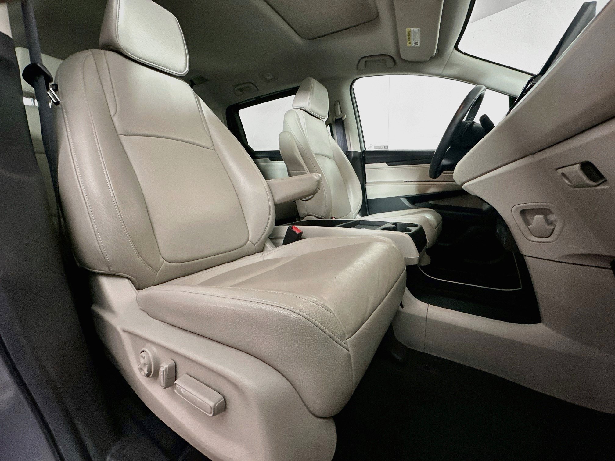 Used 2025 Honda Odyssey EX-L image 32